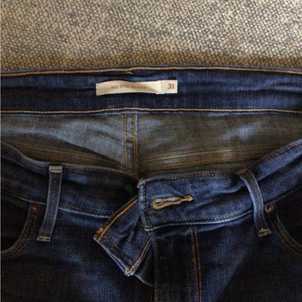 Levi’s mid-rise skinny women’s